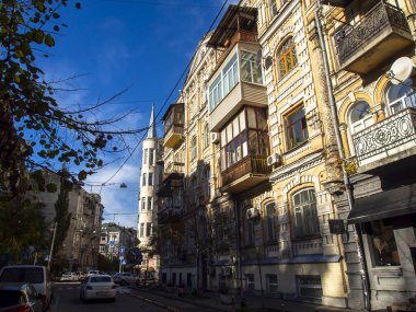 Sonbaharda Ukrayna 'nın başkenti Kyiv' de. Kyiv 'in tarihi mimari ve manzarasının manzarası. Şehir merkezinin eski caddeleri ve binaları.