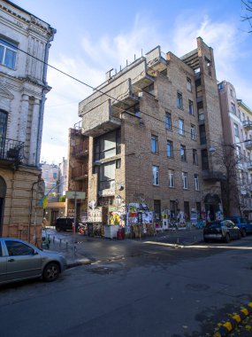 Sonbaharda Ukrayna 'nın başkenti Kyiv' de. Kyiv 'in tarihi mimari ve manzarasının manzarası. Şehir merkezinin eski caddeleri ve binaları.