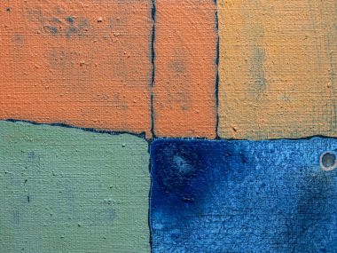 Tablo üzerindeki akrilik resmin çok renkli arkaplanı. Ayrıntılar, tuvaldeki akrilik resmin dokusu. Geometrik resim.