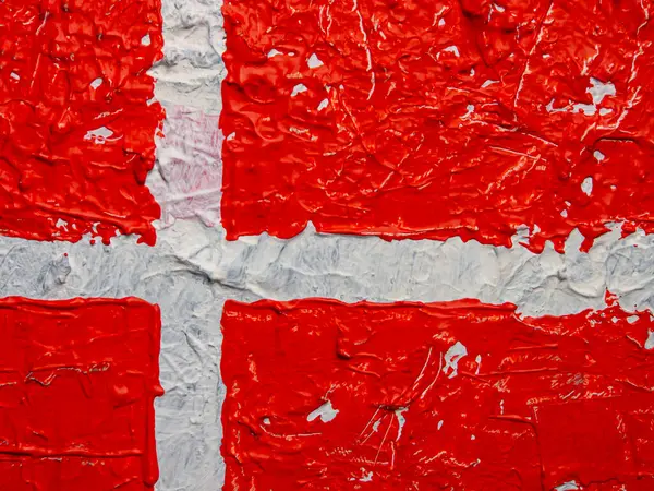 Fırça boyalı bayrak, Danimarka 'nın el yapımı bayrağı. Eski bir beton duvara Danimarka bayrağı çizilmiş. Danimarka Ulusal Bayrağı. 