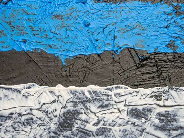 Estonya Cumhuriyeti. Fırça boyalı bayrak, Estonya 'nın el yapımı bayrağı. Tablo üzerinde soyut akrilik resim.