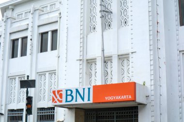 Yogyakarta, Endonezya - 20 Mart 2023: Titik nol veya sıfır noktası Yogyakarta 'daki Bank BNI tarihi binasının imzası.