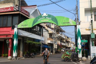 Yogyakarta, Endonezya - 20 Mart 2023: Pajeksan turizm alanı kapısı Malioboro.