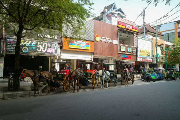 Yogyakarta Indonesia Marzo 2023 Andong Estacionado Carretera Calle Malioboro Por — Foto de Stock