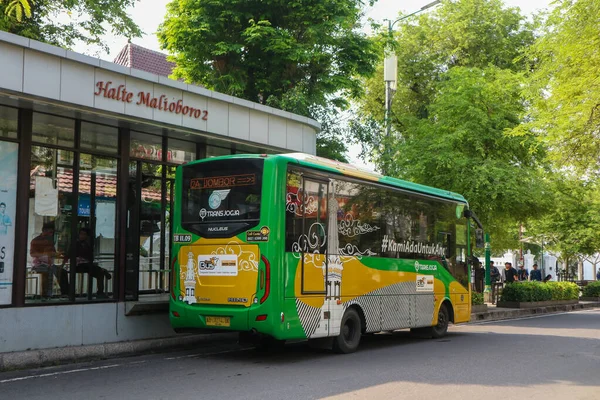 Yogyakarta Endonezya Mart 2023 Trans Jogja Otobüsü Jalan Malioboro Otobüs — Stok fotoğraf