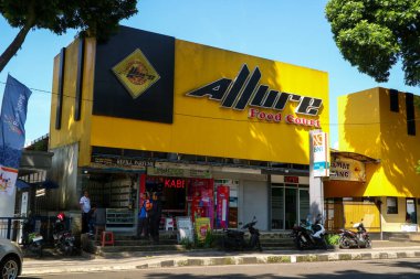 Wonosobo, Endonezya - 5 Nisan 2023: Wonosobo Meydanı civarındaki yemek salonu