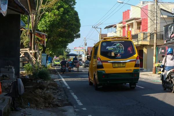 Wonosobo Endonezya Nisan 2023 Sarı Angkot Dieng Karayolunda Toplu Taşıma — Stok fotoğraf
