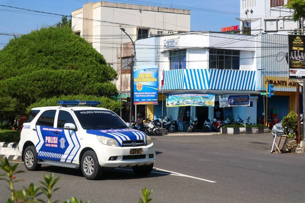 Wonosobo Endonezya Nisan 2023 Endonezya Polis Devriye Araçları Kavşağa Park — Stok fotoğraf