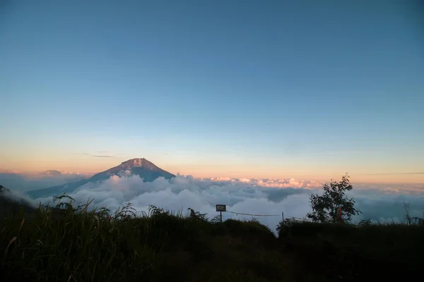 Sumbing Montanha Kembang Pico Durante Pôr Sol — Fotografia de Stock