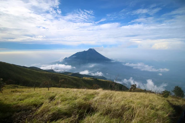 Montanha Merapi Monte Merbabu Monte Merapi Gunung Merapi Estratovulcão Ativo — Fotografia de Stock