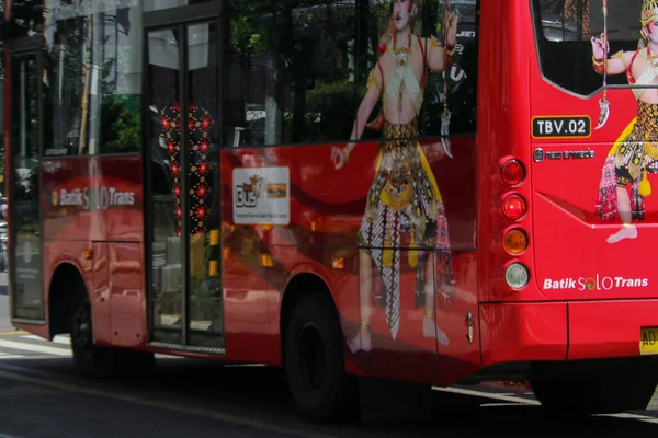 Surakarta Indonesia Mayo 2023 Batik Solo Trans Está Cruzando Calle — Foto de Stock