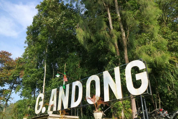 Знак Літери Mount Andong Біла Літера Знак Гори Деревами Фоні — стокове фото