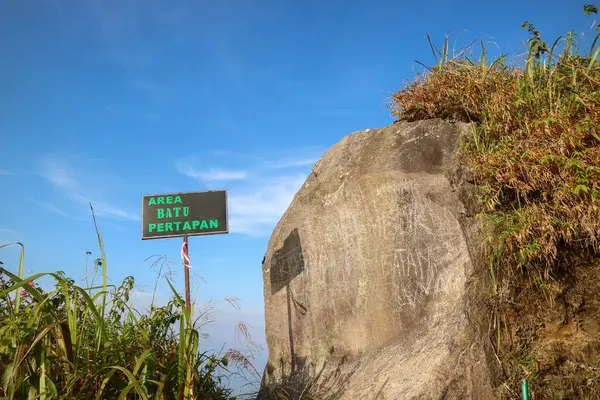 印度尼西亚中爪哇马格朗Andong山的Kawasan Batu Pertapaan或精神冥想区 用英语或精神石作 — 图库照片