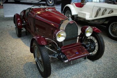 MULHOUSE, FRANCE, 22 Ağustos 2023: Ulusal Otomobil Müzesi, Koleksiyon Schlumpf. 500 'den fazla parçaya sahip araba koleksiyonu.
