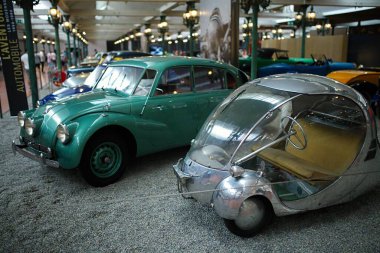 MULHOUSE, FRANCE, 22 Ağustos 2023: Ulusal Otomobil Müzesi, Koleksiyon Schlumpf. 500 'den fazla parçaya sahip araba koleksiyonu.