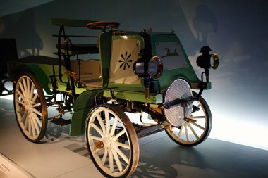 STUTTGART, GERMANY - 23, 2024 Mercedes-Benz Müzesi, Stuttgart, Almanya