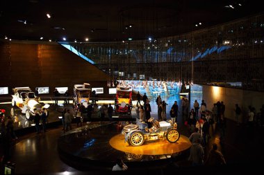 STUTTGART, GERMANY - 23, 2024 Mercedes-Benz Müzesi, Stuttgart, Almanya