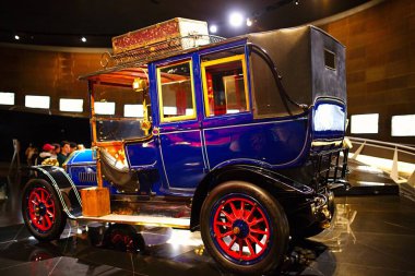 STUTTGART, GERMANY - 23, 2024 Mercedes-Benz Müzesi, Stuttgart, Almanya