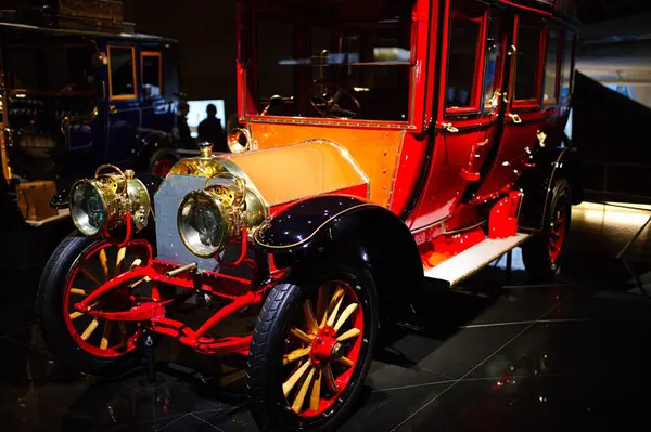 STUTTGART, GERMANY - 23, 2024 Mercedes-Benz Müzesi, Stuttgart, Almanya