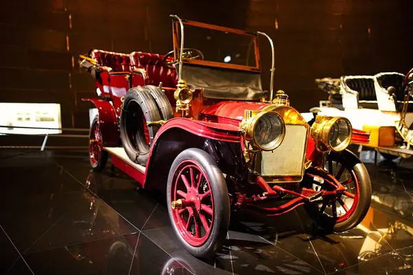 STUTTGART, GERMANY - 23, 2024 Mercedes-Benz Müzesi, Stuttgart, Almanya