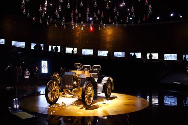 STUTTGART, GERMANY - 23, 2024 Mercedes-Benz Müzesi, Stuttgart, Almanya