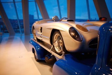 STUTTGART, GERMANY - 23, 2024 Mercedes-Benz Müzesi, Stuttgart, Almanya