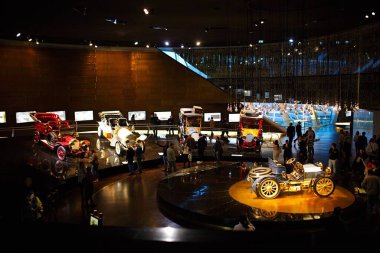 STUTTGART, GERMANY - 23, 2024 Mercedes-Benz Müzesi, Stuttgart, Almanya