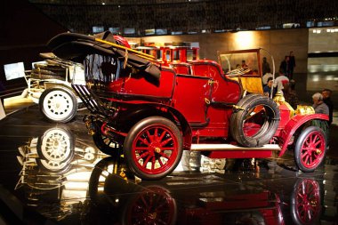 STUTTGART, GERMANY - 23, 2024 Mercedes-Benz Müzesi, Stuttgart, Almanya