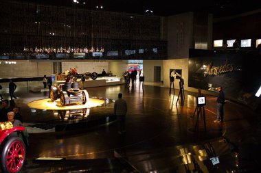 STUTTGART, GERMANY - 23, 2024 Mercedes-Benz Müzesi, Stuttgart, Almanya