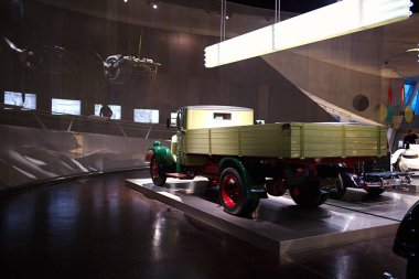STUTTGART, GERMANY - 23, 2024 Mercedes-Benz Müzesi, Stuttgart, Almanya