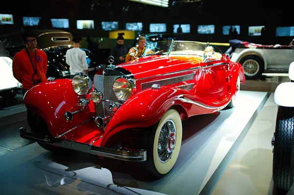 STUTTGART, GERMANY - 23, 2024 Mercedes-Benz Müzesi, Stuttgart, Almanya