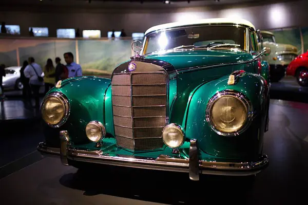 STUTTGART, GERMANY - 23, 2024 Mercedes-Benz Müzesi, Stuttgart, Almanya