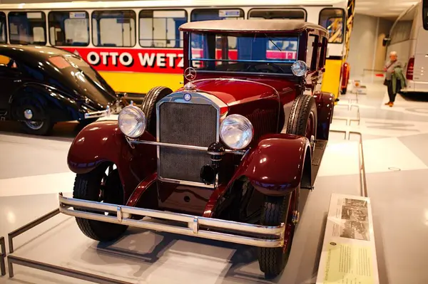 STUTTGART, GERMANY - 23, 2024 Mercedes-Benz Müzesi, Stuttgart, Almanya
