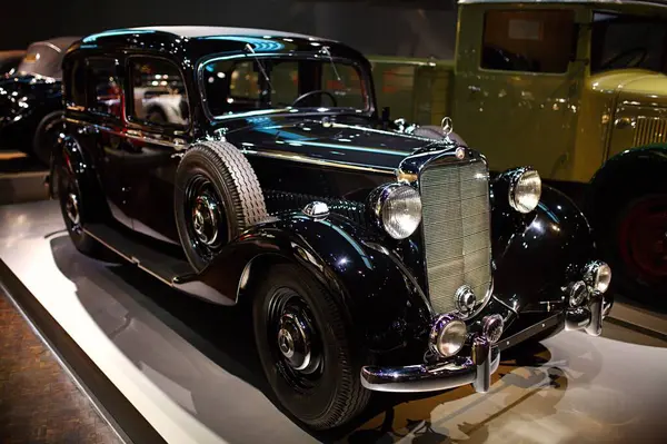 STUTTGART, GERMANY - 23, 2024 Mercedes-Benz Müzesi, Stuttgart, Almanya