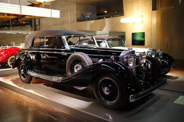 STUTTGART, GERMANY - 23, 2024 Mercedes-Benz Müzesi, Stuttgart, Almanya