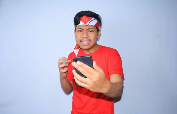 Mobil Telefonundan Mesaj Alan Endonezyalı Serbest Çalışan Kızgın Adam Elini — Stok fotoğraf