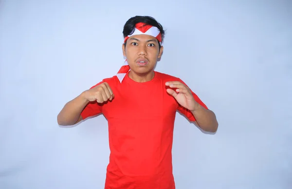 Zły Indonezyjski Młody Człowiek Podnosząc Ręce Uderzyć Jego Dłoń Jego — Zdjęcie stockowe