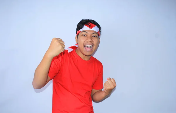 Portrait Jeune Homme Indonésien Excité Levé Son Poing Pour Célébrer — Photo