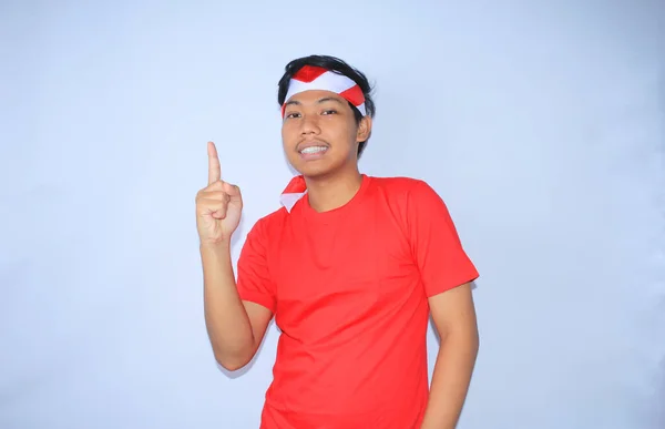 Feliz Joven Adulto Indonesio Sonríe Señala Con Dedo Hacia Arriba —  Fotos de Stock