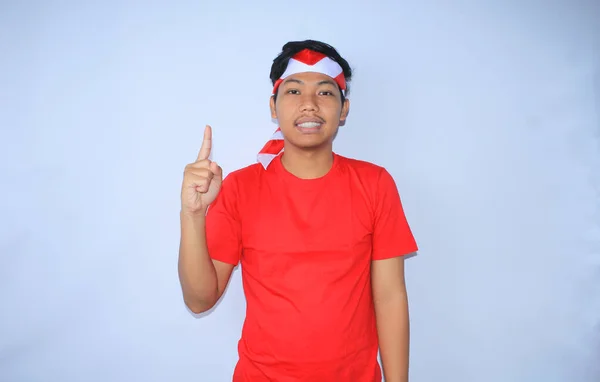 Jovem Adulto Indonésio Feliz Está Sorrindo Apontando Dedo Até Apresentar — Fotografia de Stock