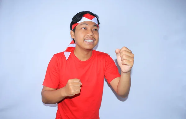 Gelukkig Indonesische Jongeman Doen Running Pose Met Glimlachend Gezicht Korting — Stockfoto