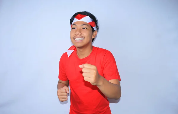 Feliz Joven Indonesio Hacer Pose Corriendo Con Cara Sonriente Para — Foto de Stock