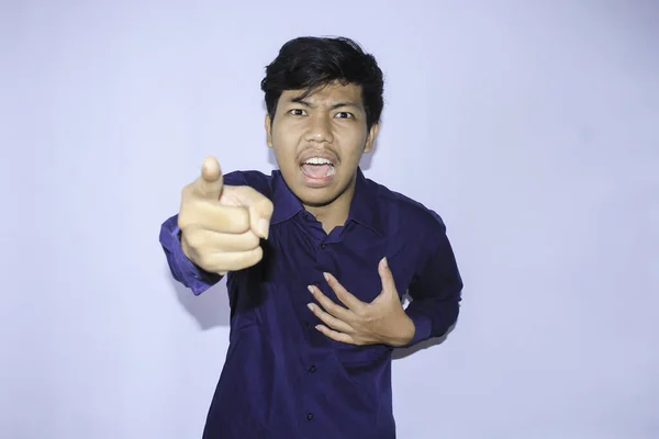 Frustrierter Asiatischer Jungunternehmer Mit Wütendem Gesicht Zeigt Mit Dem Finger — Stockfoto