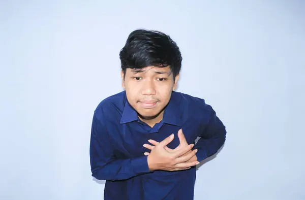 Ataque Corazón Oficinista Asiático Sosteniendo Pecho Sufriendo Dolor Cardíaco Causado —  Fotos de Stock