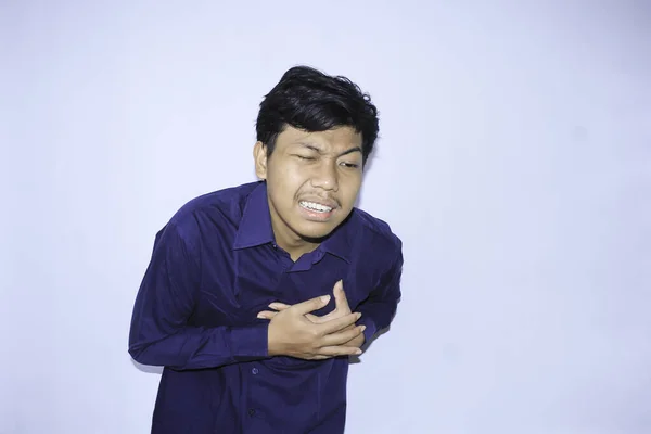 Kalp Krizi Geçiren Genç Asyalı Bir Adam Göğsünü Iki Eliyle — Stok fotoğraf
