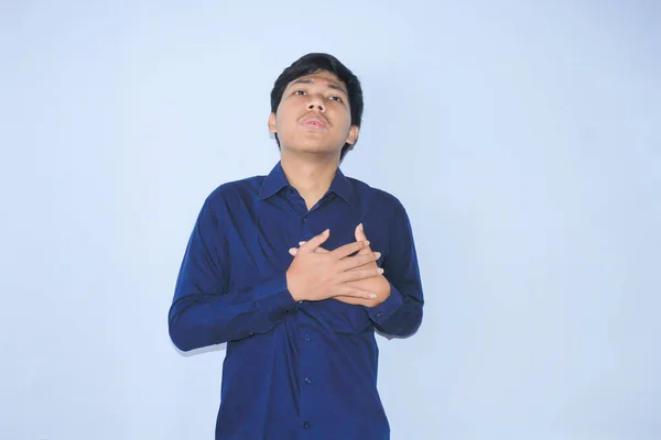 Genç Asyalı Adam Kalp Krizinden Rahatlıyor Nefes Alıyor Yüz Ifadesi — Stok fotoğraf