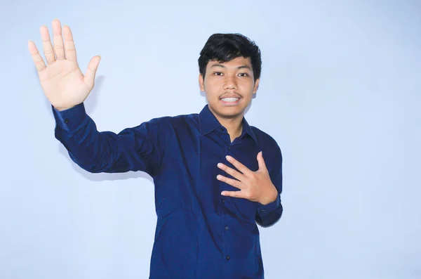 Sorridente Asiático Homem Ataque Cardíaco Sobrevivente Levantado Suas Mãos Como — Fotografia de Stock