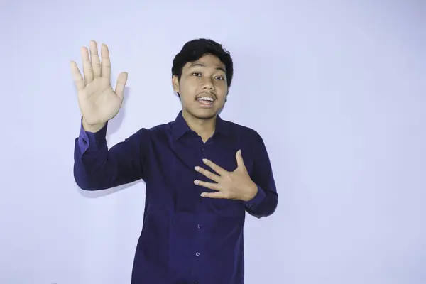 Glimlachende Aziatische Man Hartaanval Overlevende Wordt Zijn Handen Opgeheven Als — Stockfoto