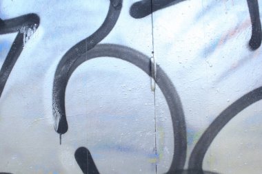 Tek renkli arkaplan dokusu eğri fırça çizgisi olan gri metalik