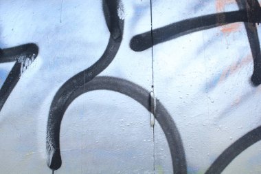Tek renkli arkaplan dokusu eğri fırça çizgisi olan gri metalik